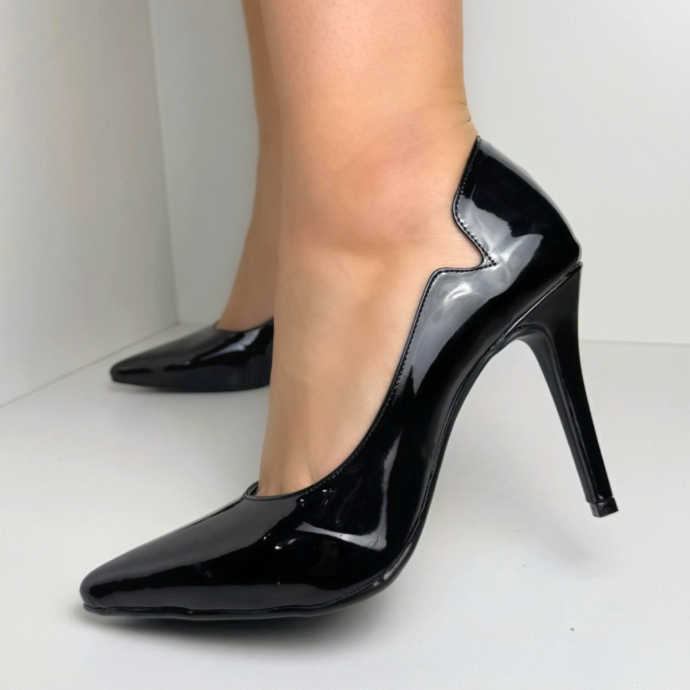 Scarpin Coração Salto Fino 10cm com Recorte Elegante – Meire Morais