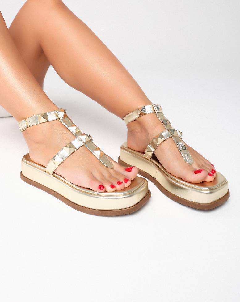 Flat Nina Aplicações de Pirâmide Salto Baixo