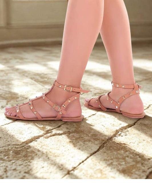 Rasteira Valentina com Spikes e Fivelas