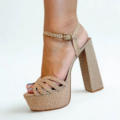 Sandália Mega Pata Carol 15cm