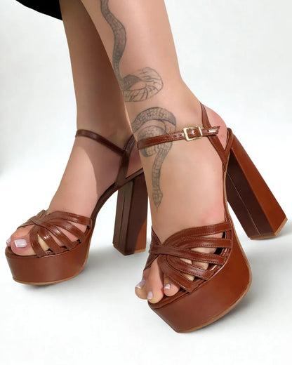 Sandália Mega Pata Carol 15cm