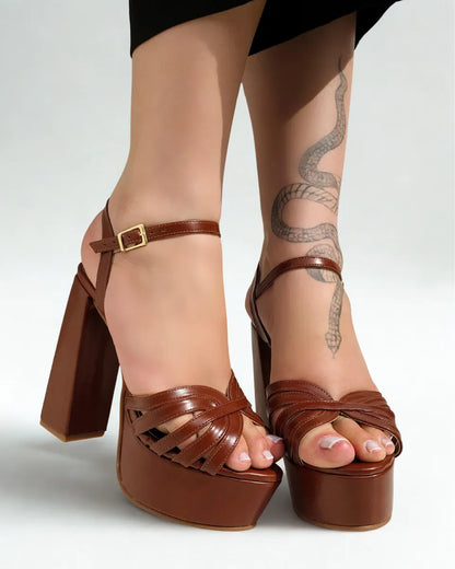 Sandália Mega Pata Carol 15cm